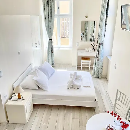 Xenias Rooms Apartments Koróni Zewnętrze zdjęcie